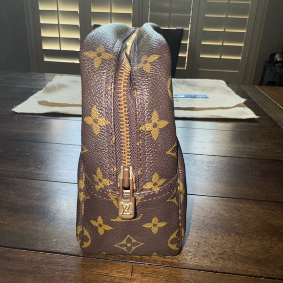 Louis Vuitton Toiletry Bag. Good condition. - Picture 6 of 8